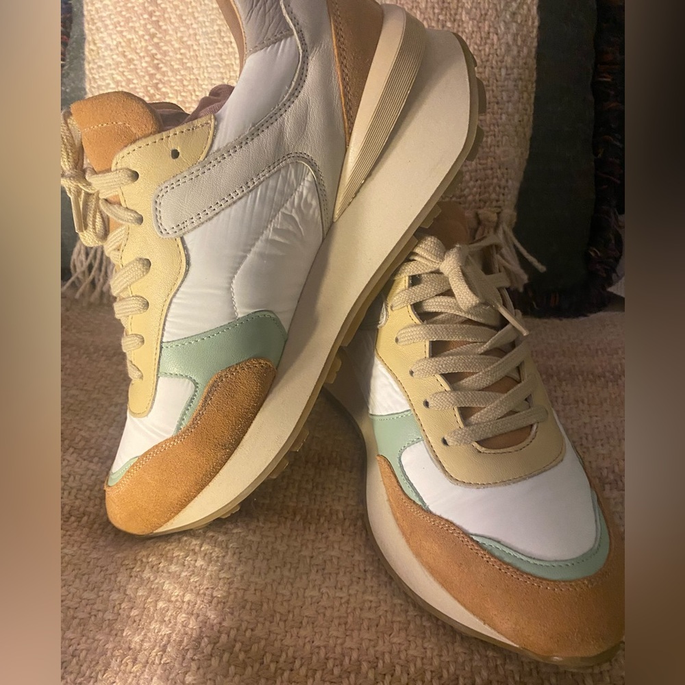 Flat block colour L'Intervalle Shady Sneaker